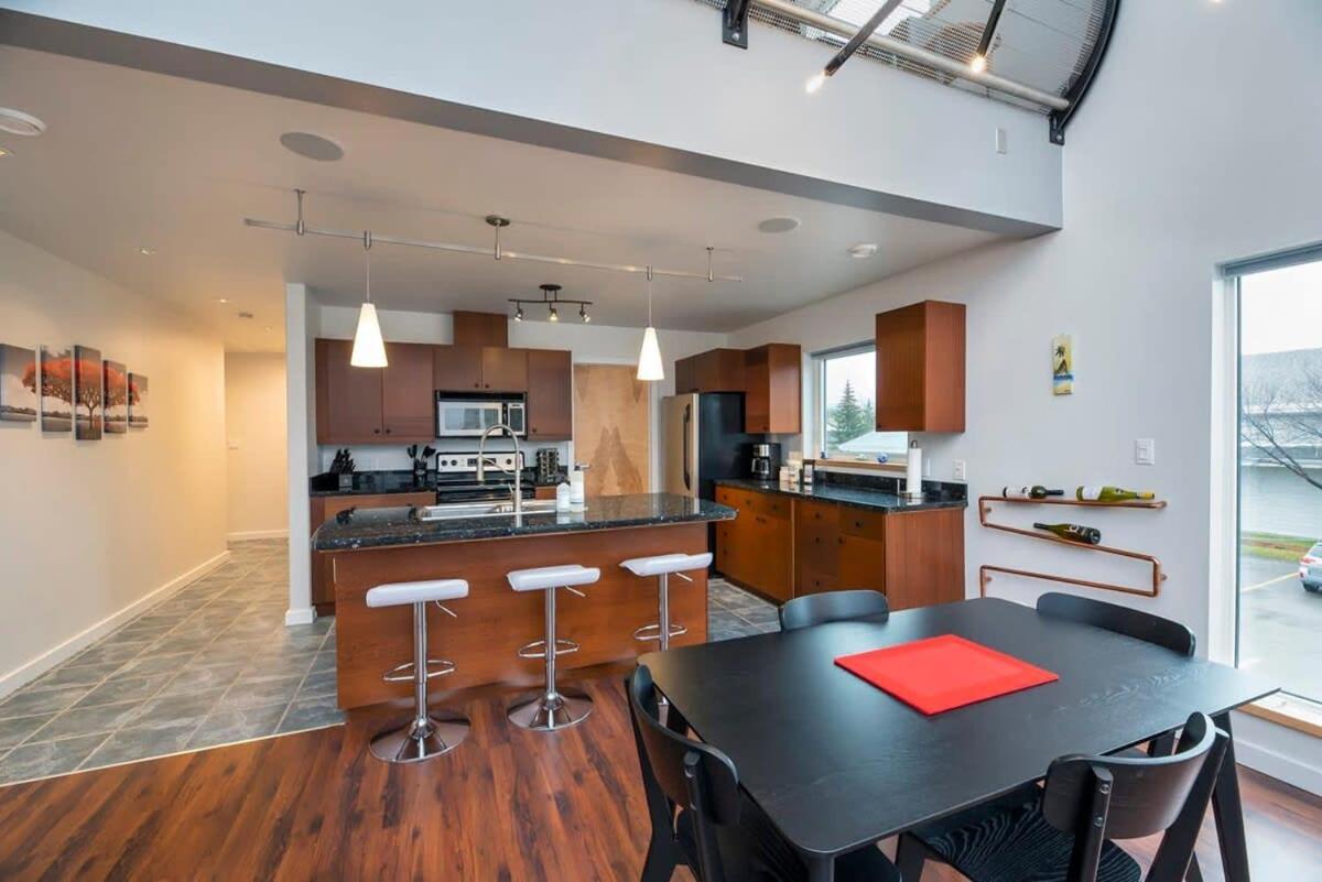 Nn - The Flame - Downtown 1-Bed 2-Bath Villa Whitehorse Esterno foto