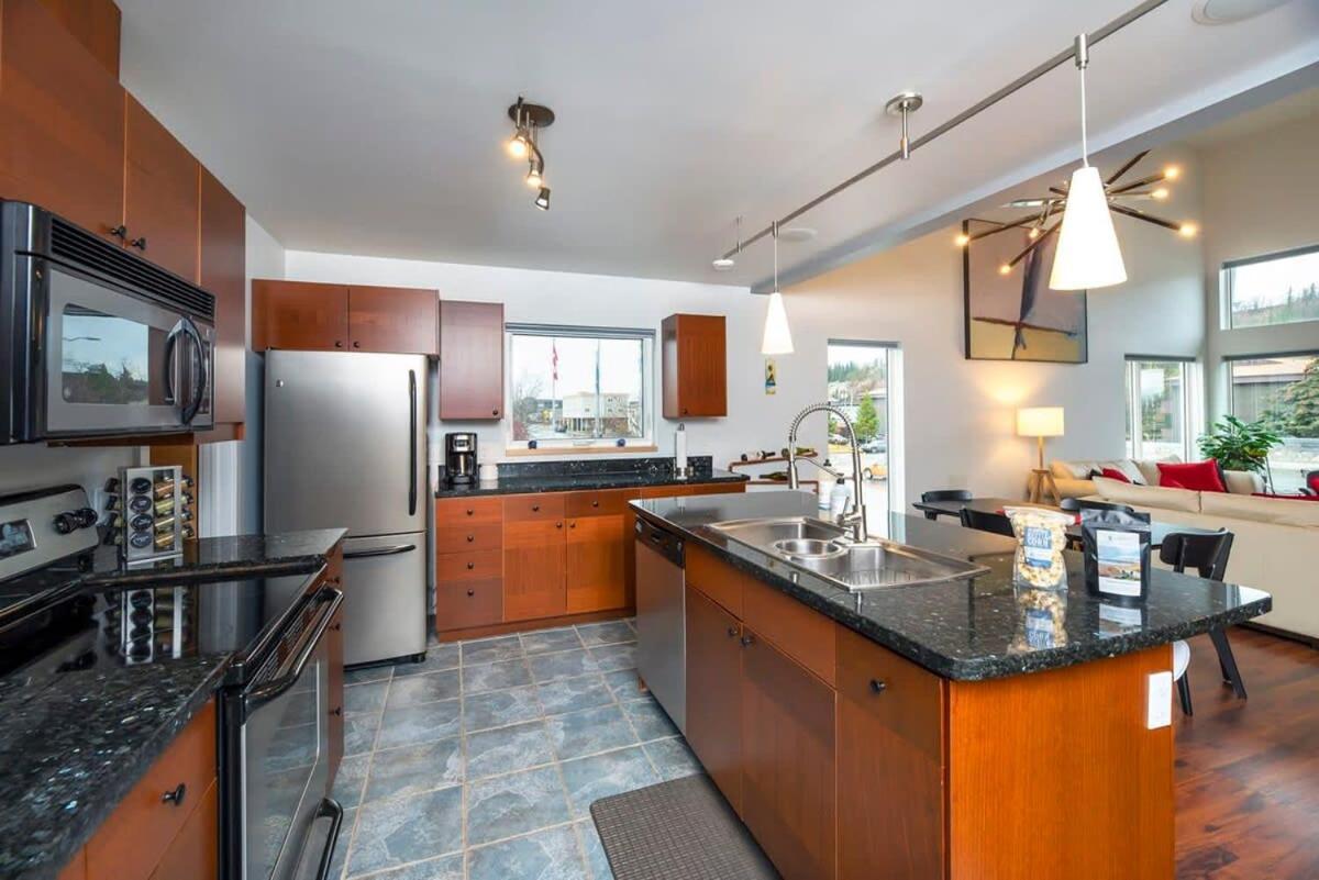 Nn - The Flame - Downtown 1-Bed 2-Bath Villa Whitehorse Esterno foto