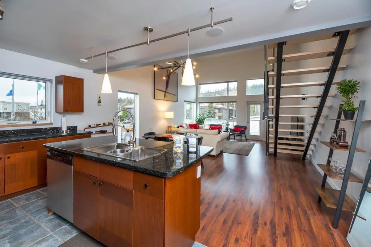 Nn - The Flame - Downtown 1-Bed 2-Bath Villa Whitehorse Esterno foto